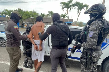 Alias “Bucarán”, presunto integrante del GDOT Los Tiguerones, fue capturado por la Policía Nacional en Esmeraldas.