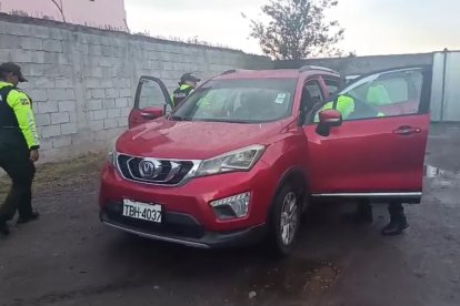 Con este vehículo se chocó el micro. Y en este mismo carro fue embarcada la víctima.