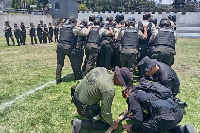 Policías del eje preventivo recibieron instrucción en control de multitudes bajo la guía del personal UMO.