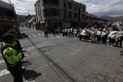 Hay protestas en Otavalo mientras Daniel Noboa cumple agenda.