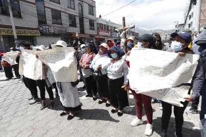 Personas piden a la Policía y el Gobierno Nacional la liberación de sus familiares.