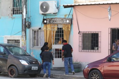Alberto Castro, de Los Caminantes, es velador la mañana de este 25 de septiembre.