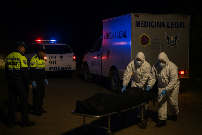 El cuerpo fue llevado a la morgue tras la orden de su levantamiento.