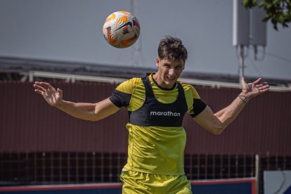 Gastón Campi de Barcelona, listo para enfrentar al Aucas.