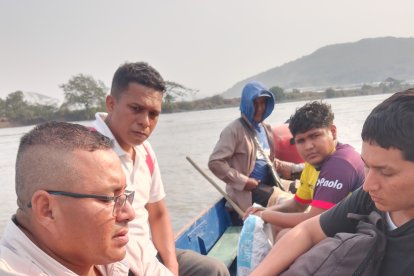 Quienes conocieron a Jairo Gurumendi viajaron en bote a su funeral.