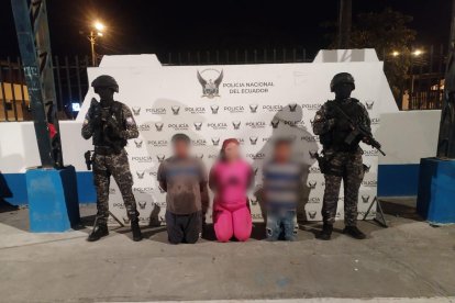 Los tres presuntos secuestradores fueron presentados por la Policía tras su captura y puestos a las órdenes de las autoridades.