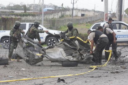 Uniformados realizaron la remoción de los escombros este sábado 27 de septiembre.