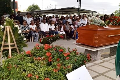 Riker Emilio Valencia Ramírez, conocido como Magnus R Troy, fue sepultado en el Camposanto Jardines de la Paz, en el sur de Esmeraldas