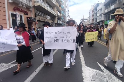 Representantes indígenas entregaron a la gobernadora Daniela Llerena un pliego con 13 exigencias.