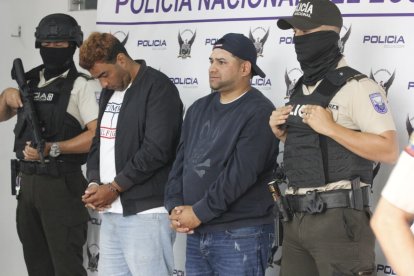 Dos hombres fueron capturados por agentes policiales durante un operativo en el suroeste de Guayaquil.