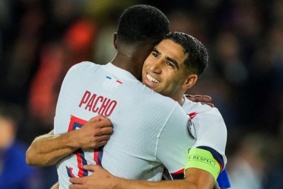 Willian Pacho fue uno de los más importantes en la defensa de PSG en el triunfo ante FC Barcelona, en Champions League.