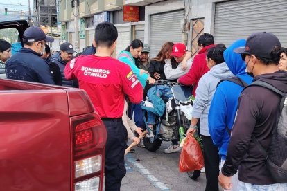 La joven fue atendida por el Cuerpo de Bomberos de Otavalo.