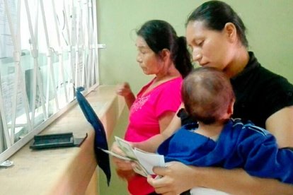 Con el descuento de  2 dólares del bono se puede afiliar al IESS.