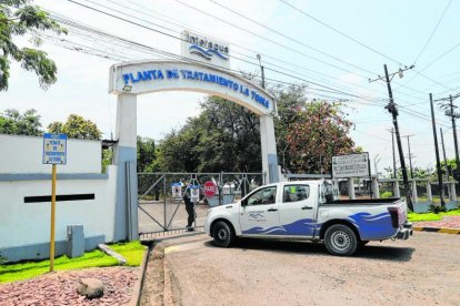 En varios sectores de Guayaquil el servicio de agua potable es ‘vendido’ por bandas.