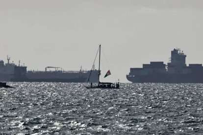 El navío Sumud fue interceptado y acompañado por embarcaciones militares israelíes.