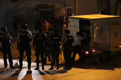 Personal de Medicina Legal realizó el levantamiento del cadáver.