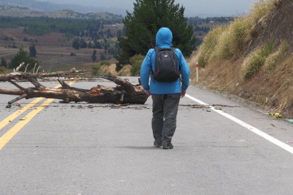 Existen cierres en Charicando, Tixan, Palmira, Tolte, Chunchi. Joyagshi, Gonzol, en Chimborazo.