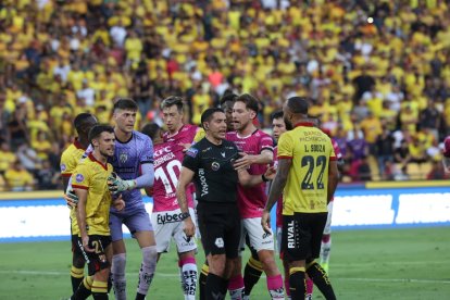 Barcelona SC fue humillado 3-0 de local ante Independiente del Valle.