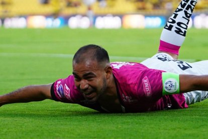 jJunior Sornoza y su festejo en el Monumental ante Barcelona.