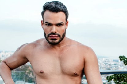 El modelo y presentador venezolano, Emilio Sueños, murió en Ecuador a causa de un infarto.