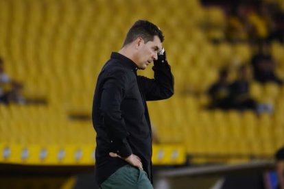 Ismael Rescalvo, técnico de Barcelona, lleva una racha negativa jugando como local.