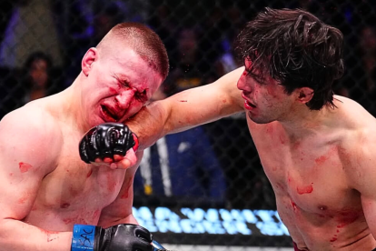 Adrián Luna (der) y Mark Volgdin (izq) dejaron todo en su combate. Ambos consiguieron contrato con UFC.