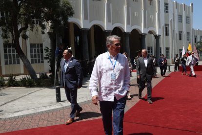 Los asambleístas correístas adelantaron que se retirarían de la sesión en señal de protesta, pero hasta el cierre de esta nota seguían en el evento.