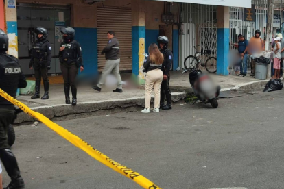 El hombre estaba realizando unos trámites en el sitio y fue sorprendido.