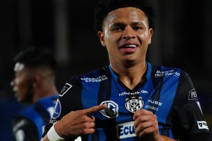 El jugador de Independiente del Valle Patrik Mercado (d) es una de las figuras de la LigaPro