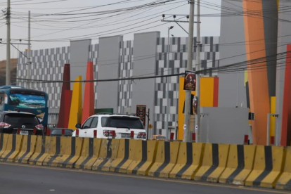 Ataque armado en ingreso de centro comercial de La Aurora.