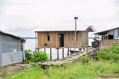 Los parientes fueron sacados de la vivienda por hombres que llegaron por mar.