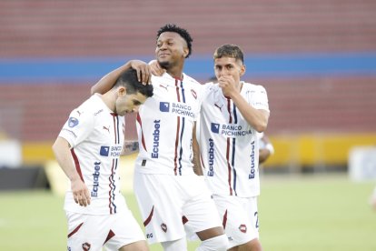 Michael Estrada (c) festeja uno de los tantos con los que Liga de Quito goleó 4-0 a San Antonio por la Copa Ecuador