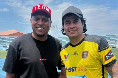 Máximo Banguera y Jaime Iván Kavides, Leyendas del fútbol ecuatoriano.