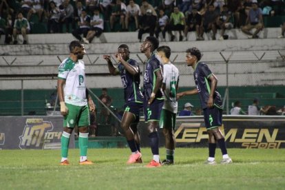 Liga de Portoviejo se impuso 2x1 ante Búhos ULVR en un duelo marcado por la polémica
