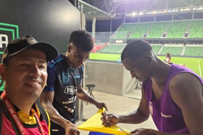 Félix Torres, Willan Pacho y Wilson Muñoz en el estadio de Austin, Texas.