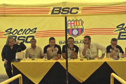 Antonio Álvarez (c) presidió la asamblea extraordinaria de socios en el estadio Monumental el sábado 11 de octubre.