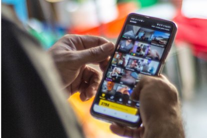 En Grindr conviven amantes casuales, gais de clóset, vendedores de drogas e incluso personas que roban teléfonos celulares.