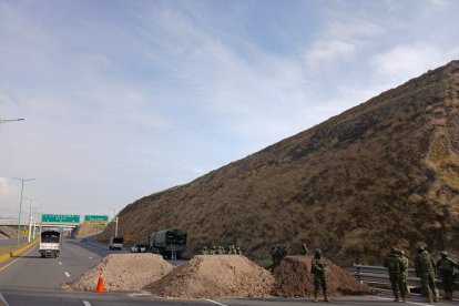 La presencia de militares es constante en la Panamericana E35.