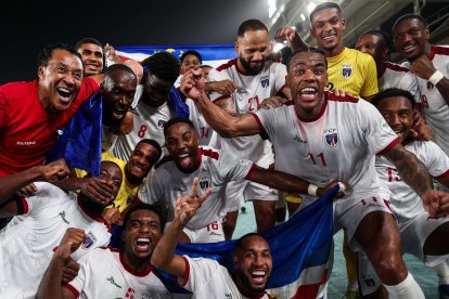 Jugadores de la selección de Cabo Verde celebrando su clasificación al Mundial 2026.
