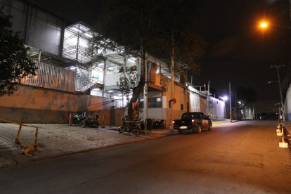 La muerte ocurrió al interior de esta empresa.