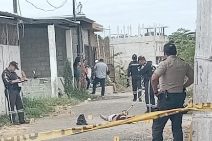 Jordy regresó a su casa para buscar un par de zapatos. Policías llegaron al lugar.