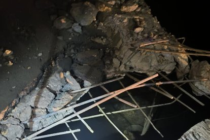 Los daños en el puente habrían sido provocados por artefactos explosivos.