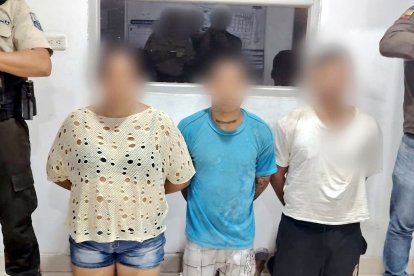 Los aprehendidos fueron dos hombres y una mujer.