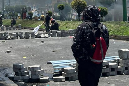 El paro nacional convocado por la Conaie  tuvo 24 días de jornadas violentas antes de que sentaran a una mesa de diálogo.