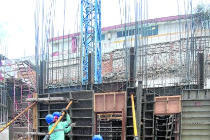 Los trabajadores exigen que el alza salarial esté acorde al actual costo de vida.