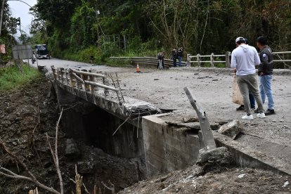 El puente en Mollopongo quedó destruido en sus bases.