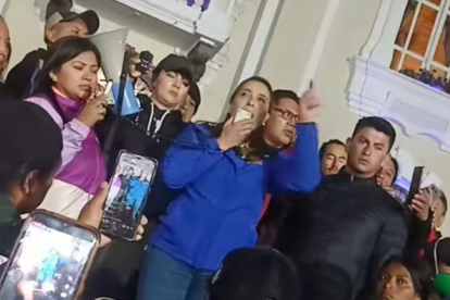 Los manifestantes fueron recibido por la alcaldesa de Otavalo.