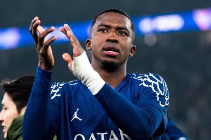 Willian Pacho, defensor ecuatoriano del PSG.