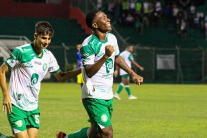 Bryan Angulo fue herido en un ataque armado.