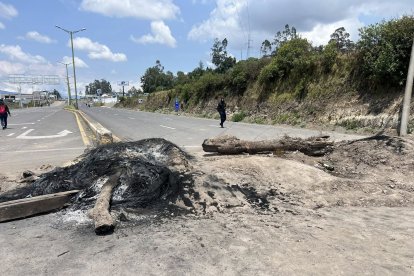 Los cierres viales en Imbabura mantuvieron, nuevamente, aislada a la provincia.